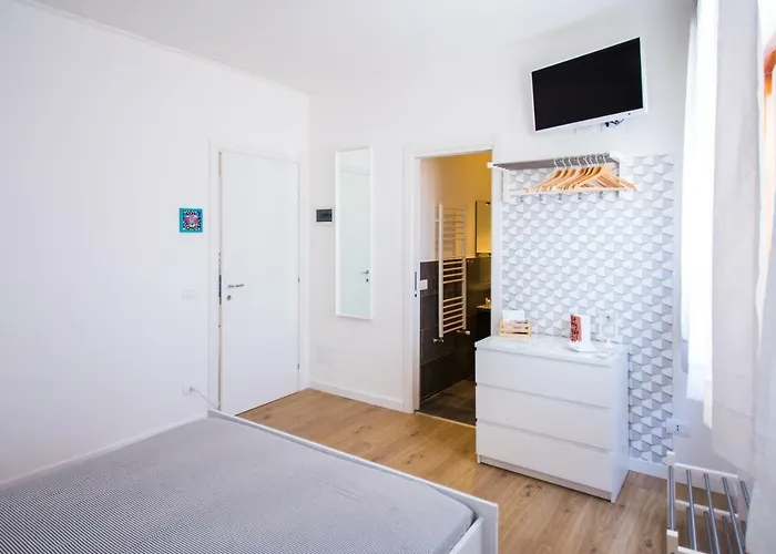 - By The Sea מונדלו