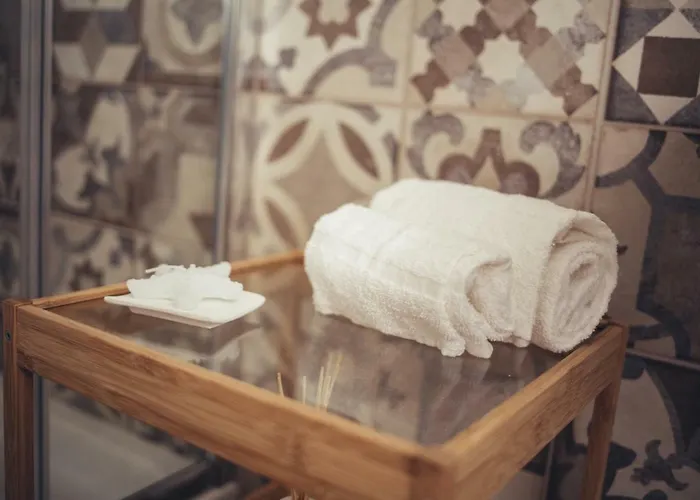 - By The Sea בית הארחה 4*