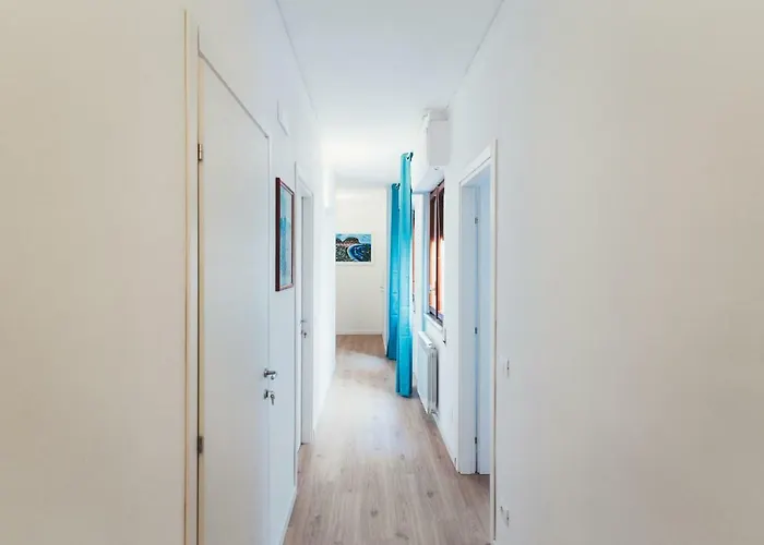 - By The Sea בית הארחה