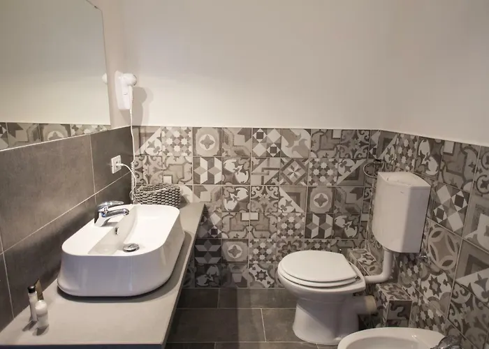 בית הארחה - By The Sea 4*