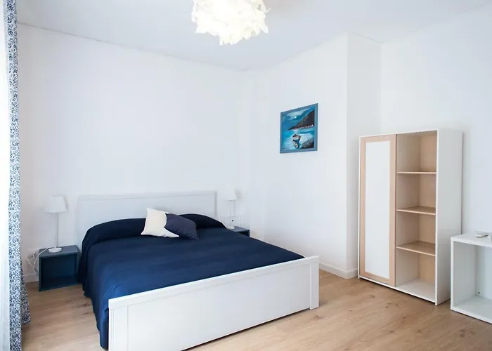 - By The Sea בית הארחה מונדלו