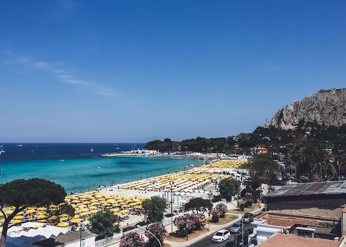 בית הארחה - By The Sea 4*