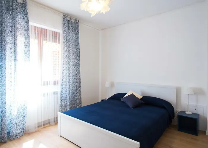 - By The Sea בית הארחה מונדלו