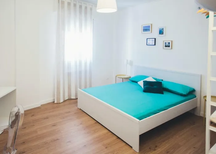 - By The Sea 4* מונדלו