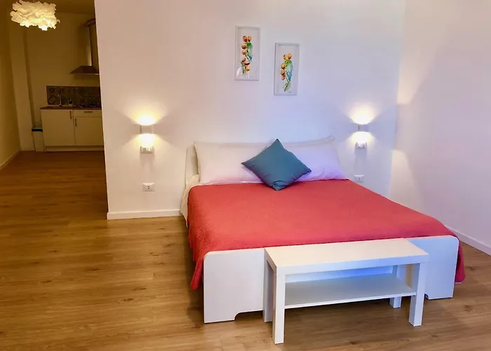 - By The Sea בית הארחה מונדלו