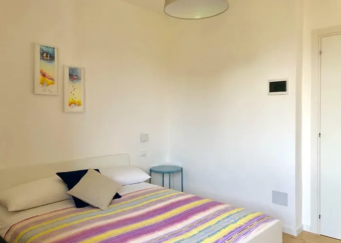 - By The Sea בית הארחה 4*