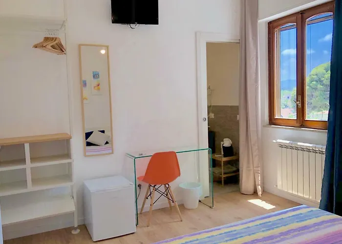 - By The Sea בית הארחה 4*