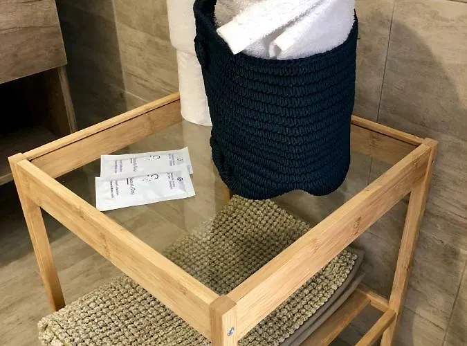 - By The Sea בית הארחה 4*