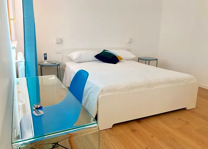 בית הארחה - By The Sea