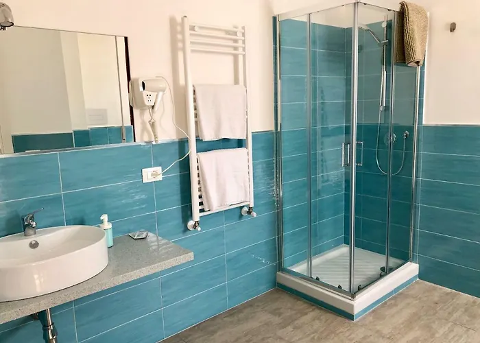 - By The Sea בית הארחה 4*