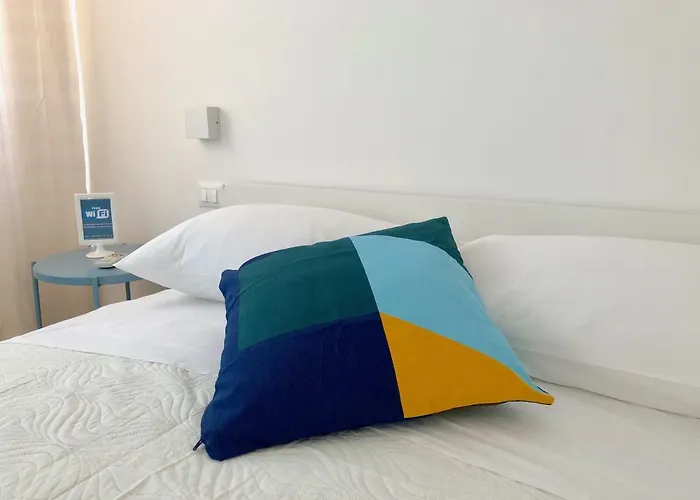 בית הארחה - By The Sea 4*