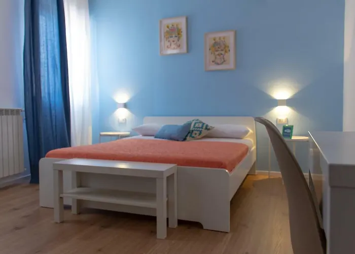 - By The Sea 4* מונדלו