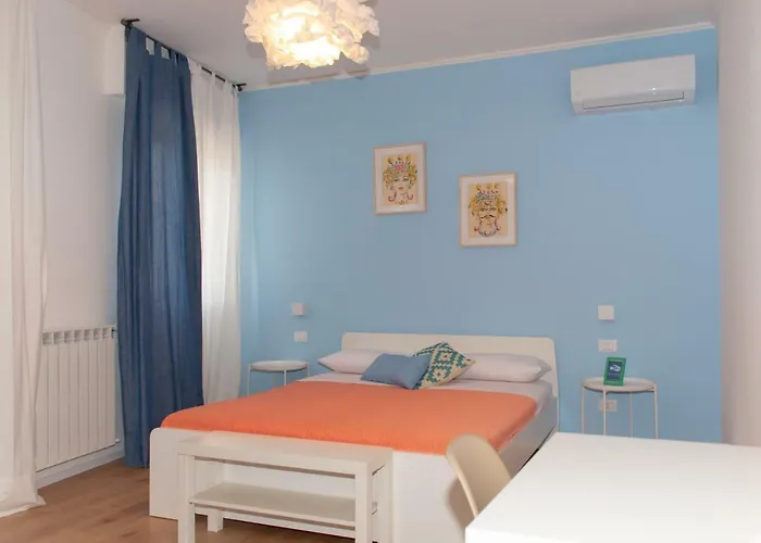 - By The Sea 4* מונדלו