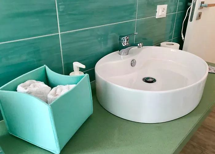 - By The Sea בית הארחה מונדלו